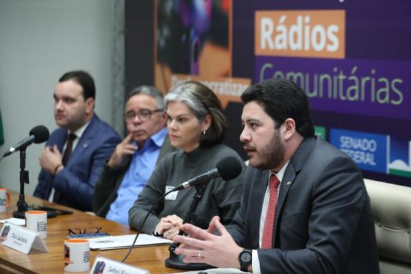 Governo anuncia decreto para rádios comunitárias em lançamento de frente parlamentar em defesa das emissoras  Fonte: Agência Câmara de Notícias